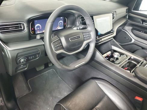 Used 2024 Jeep Wagoneer Series II image 10