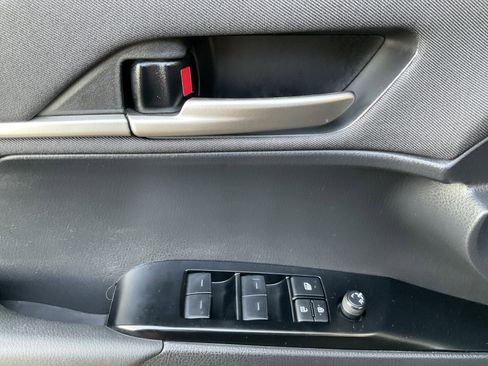 Used 2025 Toyota Camry LE image 27