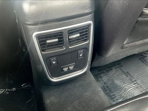 Used 2019 Chrysler 300 Limited image 32