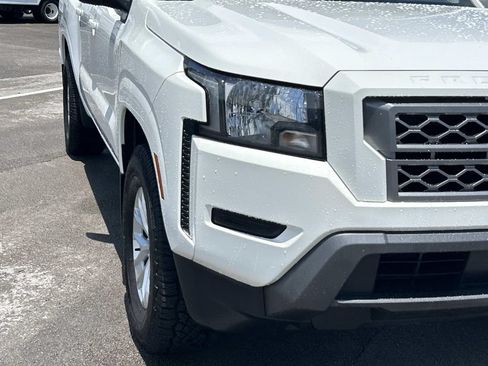 Used 2024 Nissan Frontier SV RWD image 11