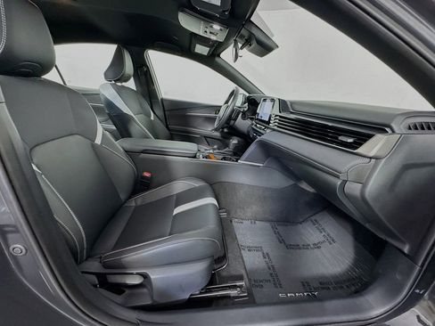 Used 2025 Toyota Camry SE image 31