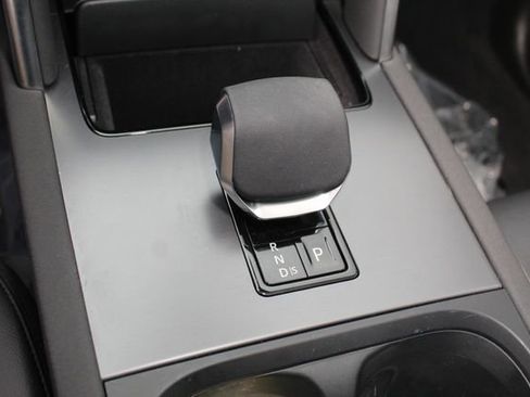 Used 2025 Land Rover Discovery Sport S image 16