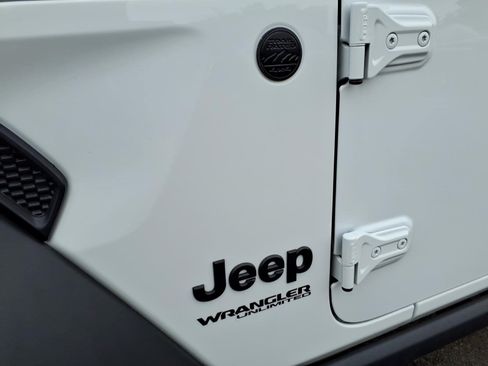 Used 2022 Jeep Wrangler Unlimited Sport AWD/4WD image 29