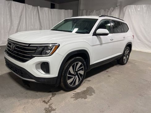 Used 2024 Volkswagen Atlas SE image 3