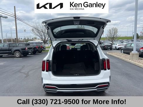 Certified 2022 Kia Sorento S w/ Panoramic Sunroof Package image 51