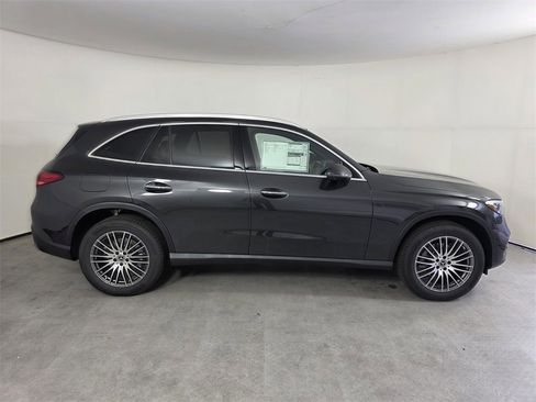 New 2026 Mercedes-Benz GLC 300 image 3