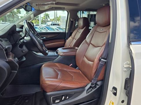 Used 2015 Cadillac Escalade Luxury image 13