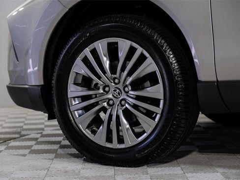 Used 2022 Toyota Venza XLE image 55