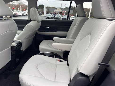 Certified 2025 Toyota Grand Highlander AWD Hybrid image 12