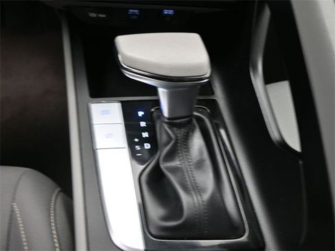 Used 2023 Hyundai Elantra SEL image 9