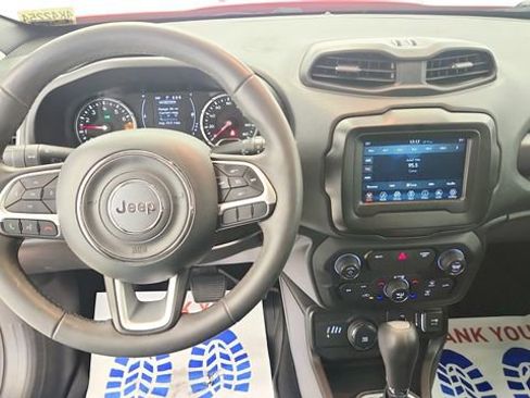 Used 2019 Jeep Renegade Latitude AWD/4WD image 12