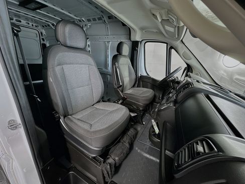 Used 2025 RAM ProMaster 2500 w/ Convenience Group image 27