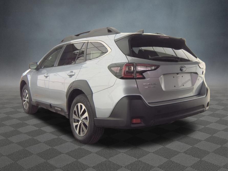Used 2025 Subaru Outback Premium AWD/4WD image 4