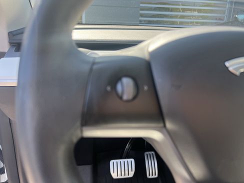 Used 2022 Tesla Model Y Performance AWD/4WD image 21