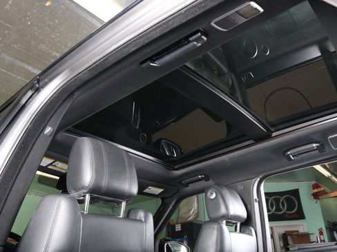 Used 2017 Land Rover Range Rover HSE image 65