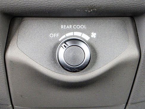 Used 2011 Subaru Tribeca Limited w/ PWR Moonroof & Navigation Pkg image 6