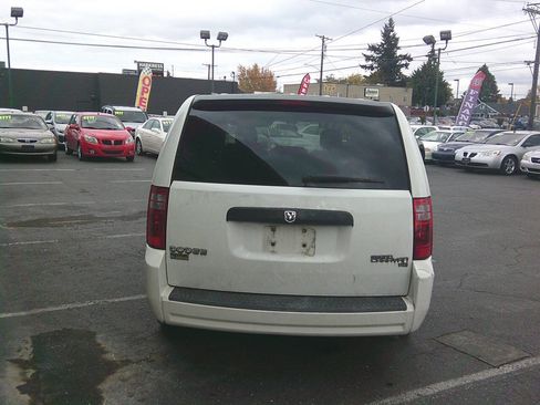 Used 2010 Dodge Grand Caravan SE image 10