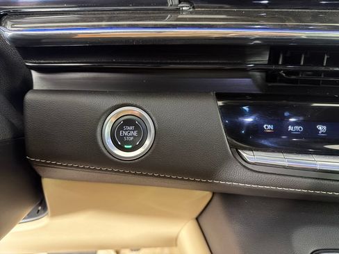 Used 2024 Cadillac Escalade Premium Luxury AWD/4WD image 15