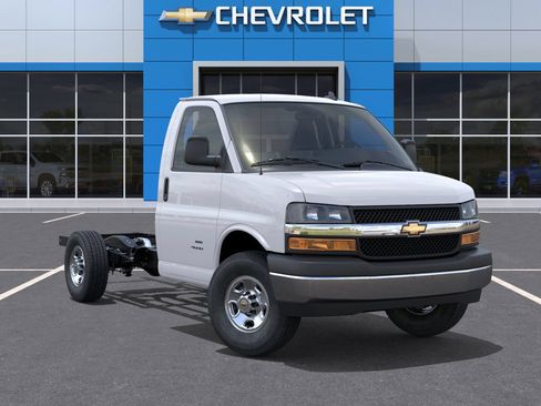 New 2025 Chevrolet Express 3500 w/ Power Convenience Package RWD image 30