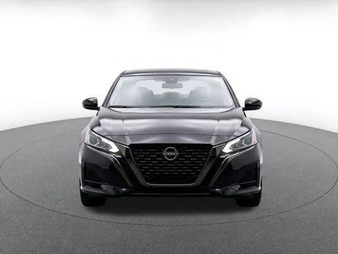 Used 2025 Nissan Altima 2.5 SV FWD image 2