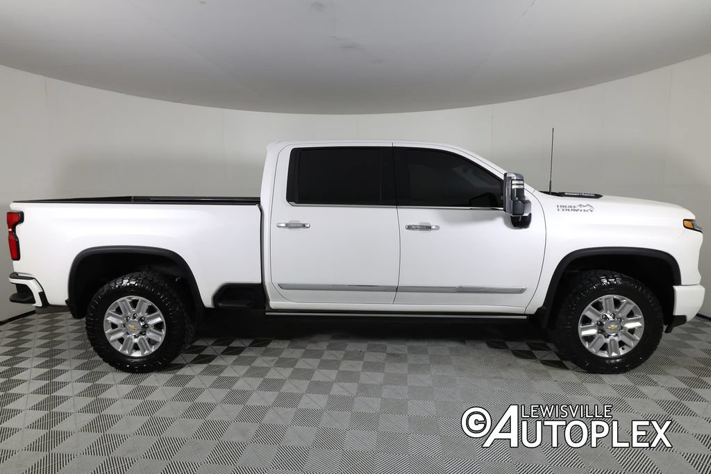 Used 2024 Chevrolet Silverado 2500 High Country w/ Technology Package AWD/4WD image 4