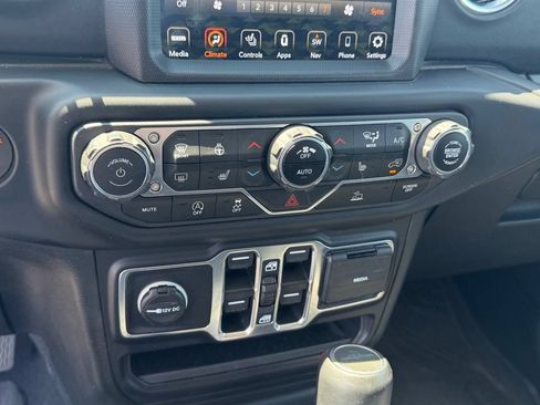 Used 2020 Jeep Gladiator Overland AWD/4WD image 24