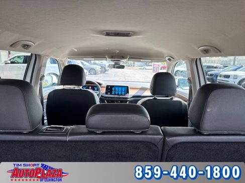 Used 2025 Volkswagen Atlas SE AWD/4WD image 38