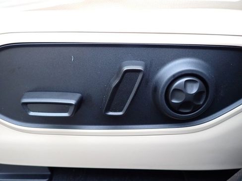 New 2025 Jeep Grand Cherokee Limited image 17