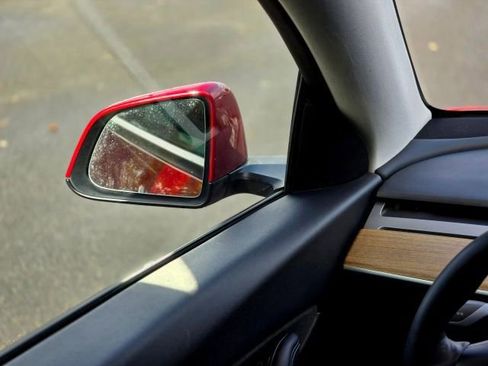 Used 2021 Tesla Model Y Long Range image 15