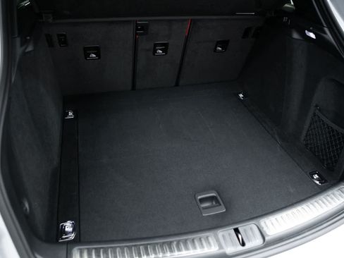 Certified 2023 Porsche Macan AWD/4WD image 33