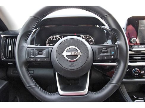 Used 2025 Nissan Pathfinder SV w/ Cargo Package image 9