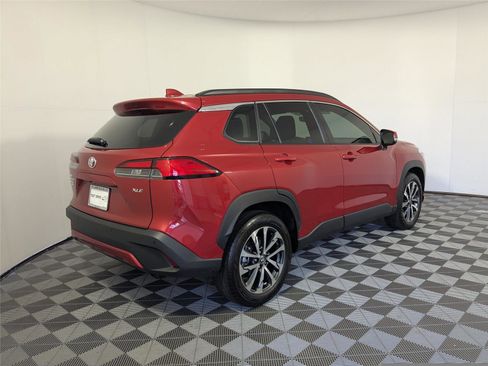 Used 2023 Toyota Corolla Cross XLE image 5