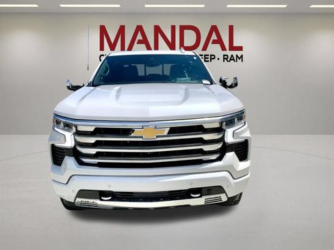 Used 2023 Chevrolet Silverado 1500 High Country w/ Technology Package AWD/4WD image 3
