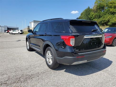 Used 2023 Ford Explorer XLT w/ Equipment Group 202A image 6