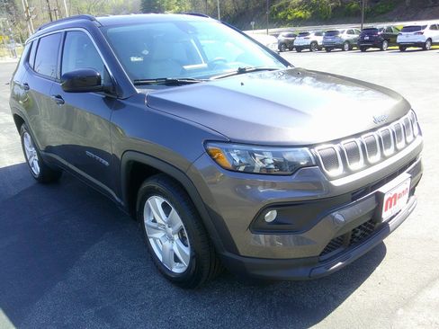 Used 2022 Jeep Compass Latitude FWD image 6