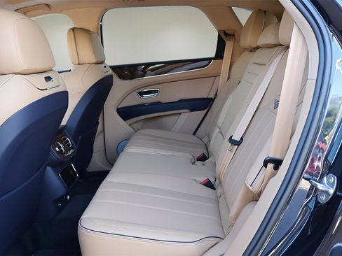 New 2025 Bentley Bentayga image 15