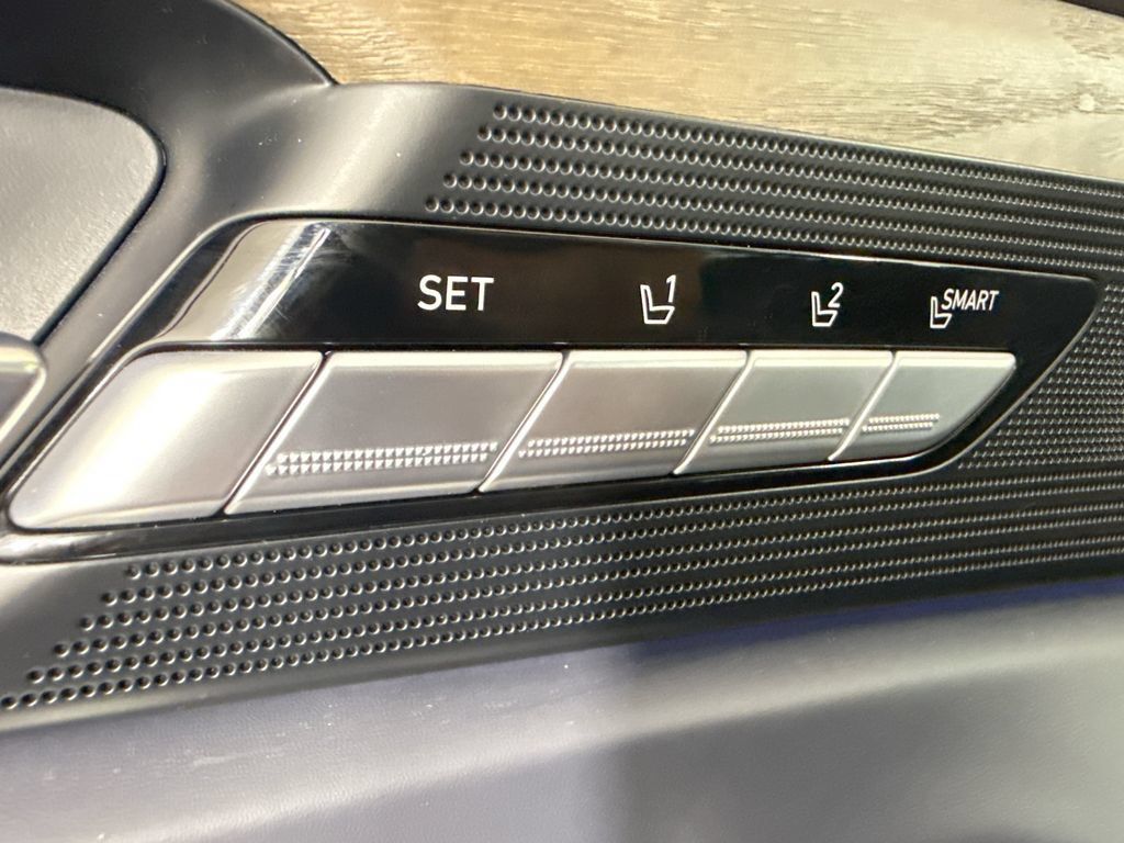 Used 2020 Genesis G90 3.3T Premium RWD image 27