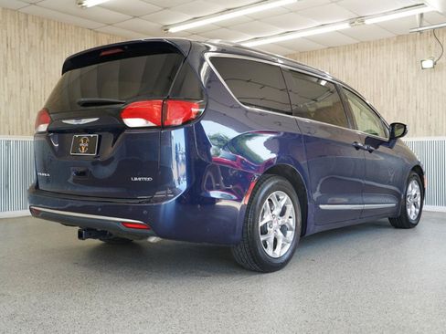 Used 2018 Chrysler Pacifica Limited FWD image 10