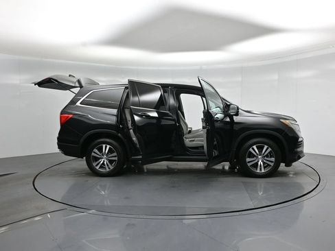 Used 2017 Honda Pilot EX image 3