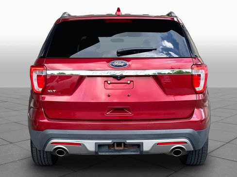 Used 2017 Ford Explorer XLT FWD image 4