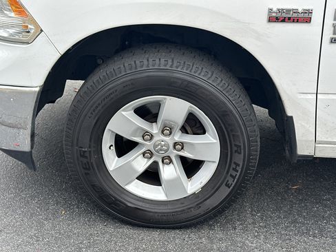 Used 2020 RAM 1500 Classic SLT image 11