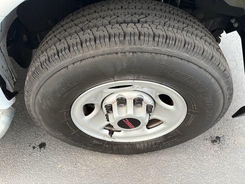 Used 2024 GMC Savana 2500 w/ Driver Convenience Package image 14