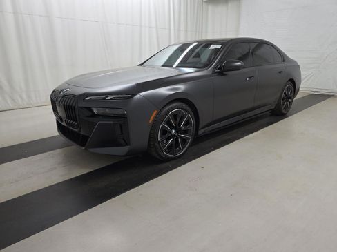 Used 2023 BMW i7 xDrive60 AWD/4WD image 3