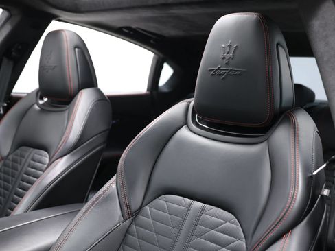 Used 2022 Maserati Quattroporte Trofeo RWD image 17
