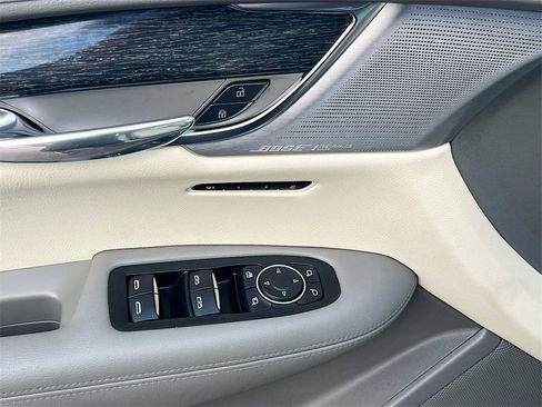 Used 2022 Cadillac XT6 Premium Luxury image 18