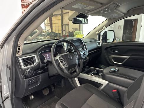 Used 2020 Nissan Titan SV w/ SV Convenience Package AWD/4WD image 8