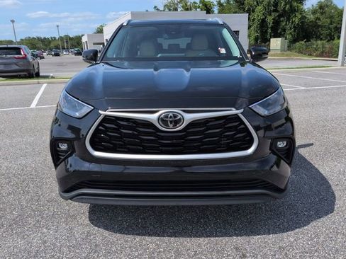 Used 2023 Toyota Highlander XLE FWD image 9