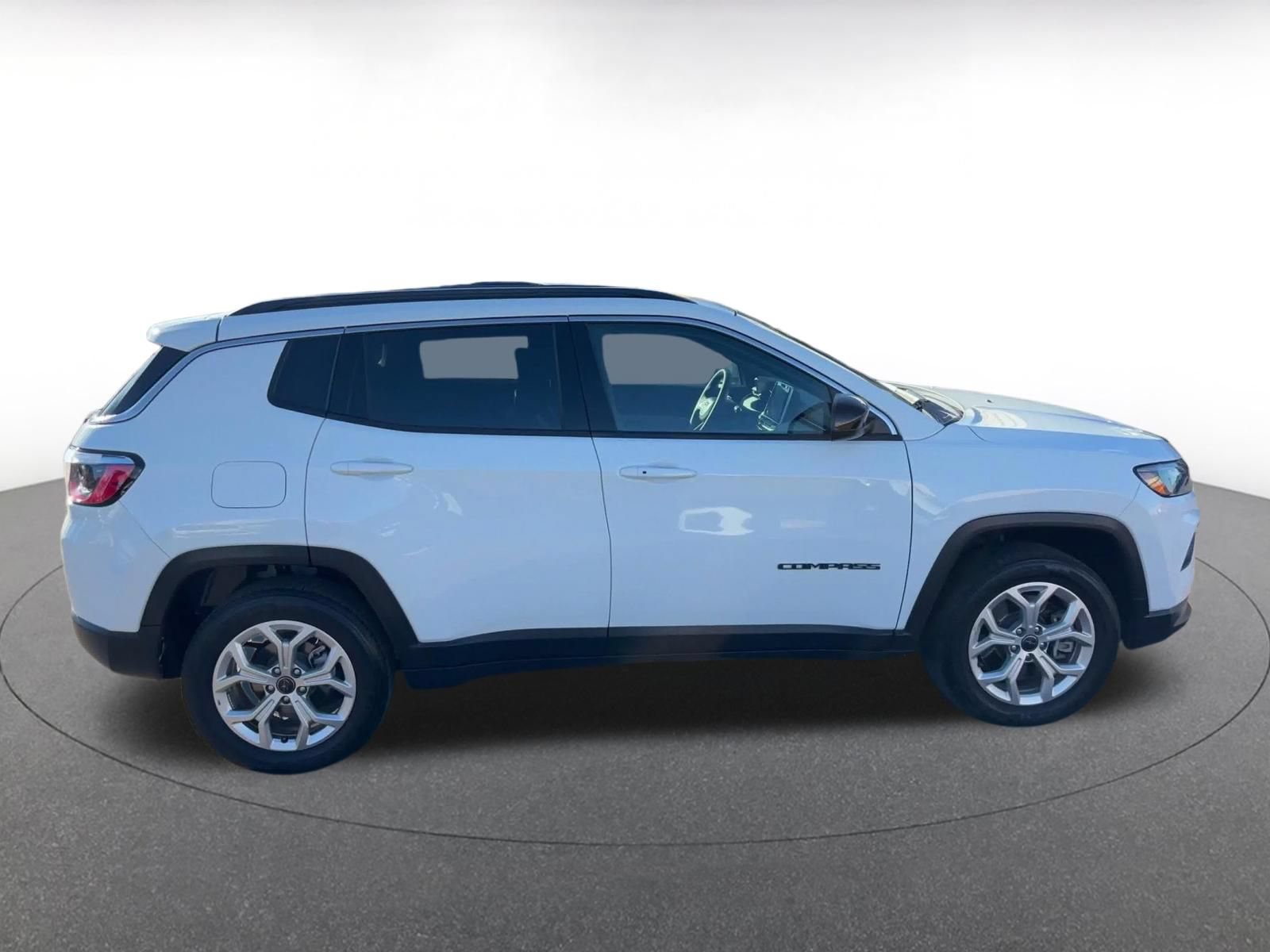 Used 2025 Jeep Compass Latitude AWD/4WD image 15
