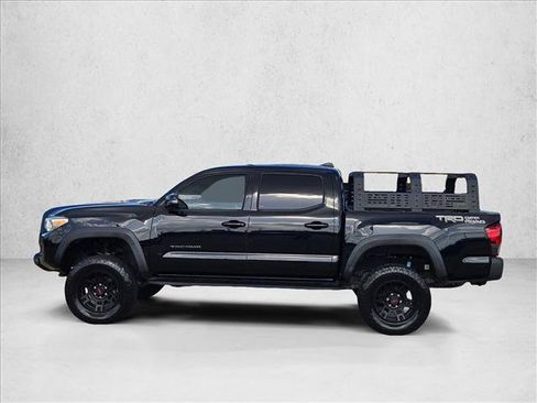 Used 2018 Toyota Tacoma TRD Off-Road RWD image 6