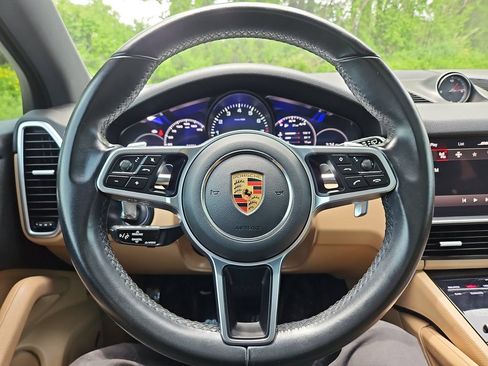 Certified 2023 Porsche Cayenne Platinum Edition AWD/4WD image 33